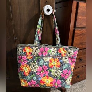 Vera Bradley 🌼 Grand Tote